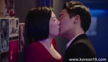 Cute hotty gives fine oral sex during hardcore sex